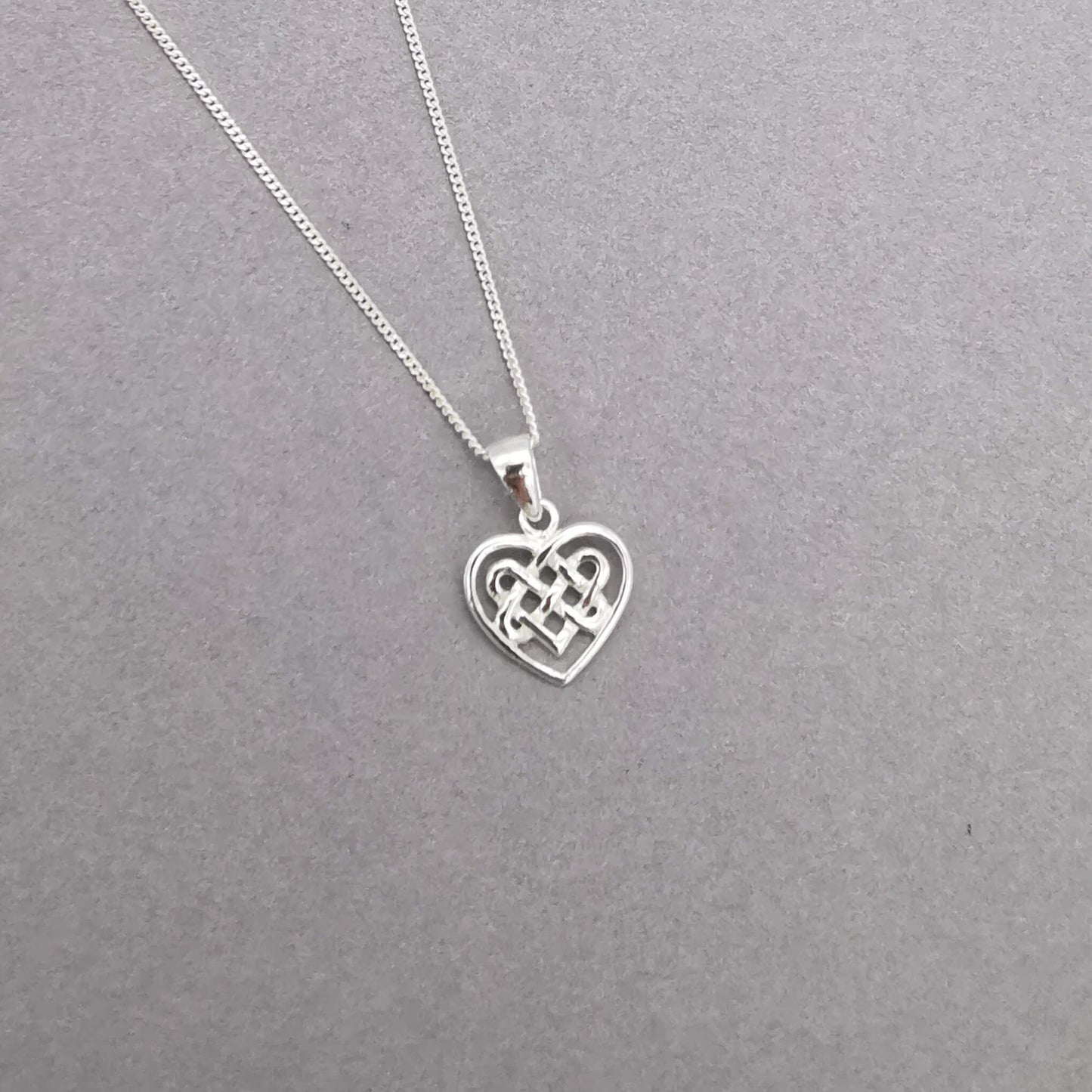 Éire’s Knot – Sterling Silver Celtic Pendant Necklace