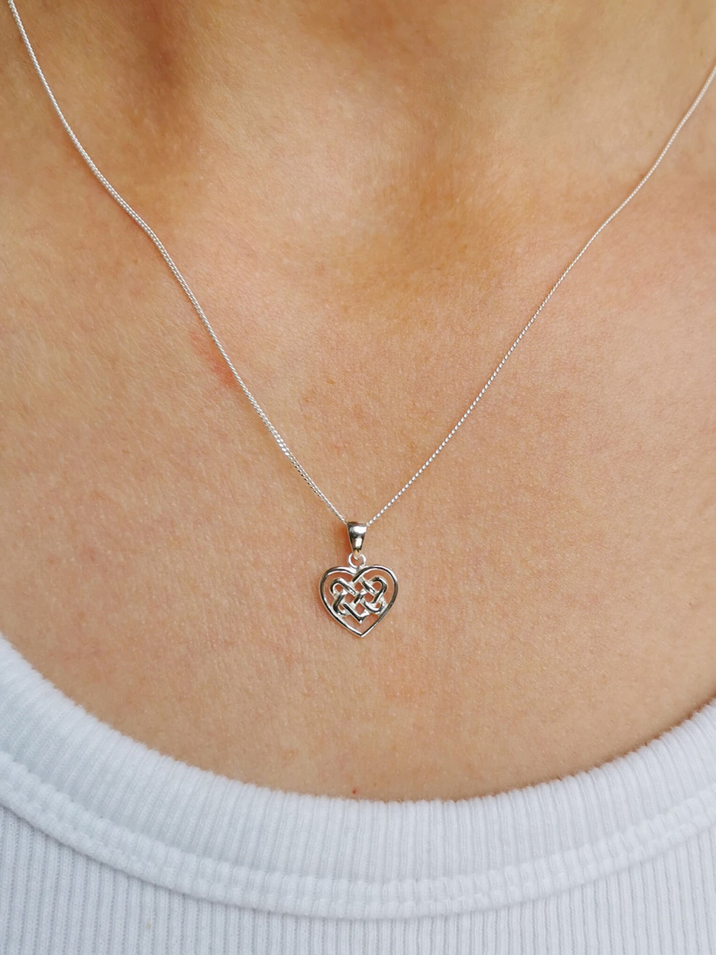 Éire’s Knot – Sterling Silver Celtic Pendant Necklace
