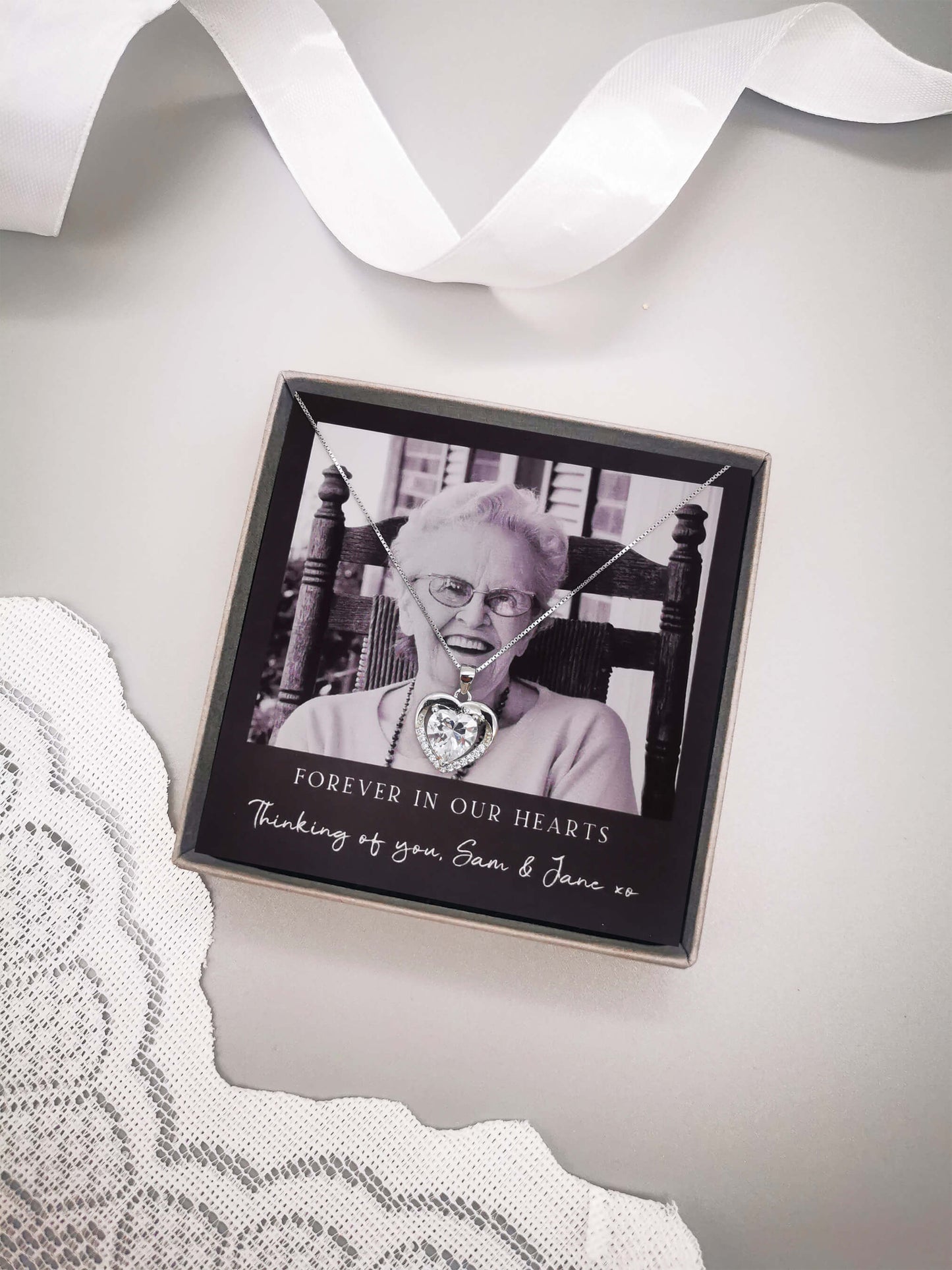 Personalized Memorial Photo Necklace – A Tribute to Loved Ones