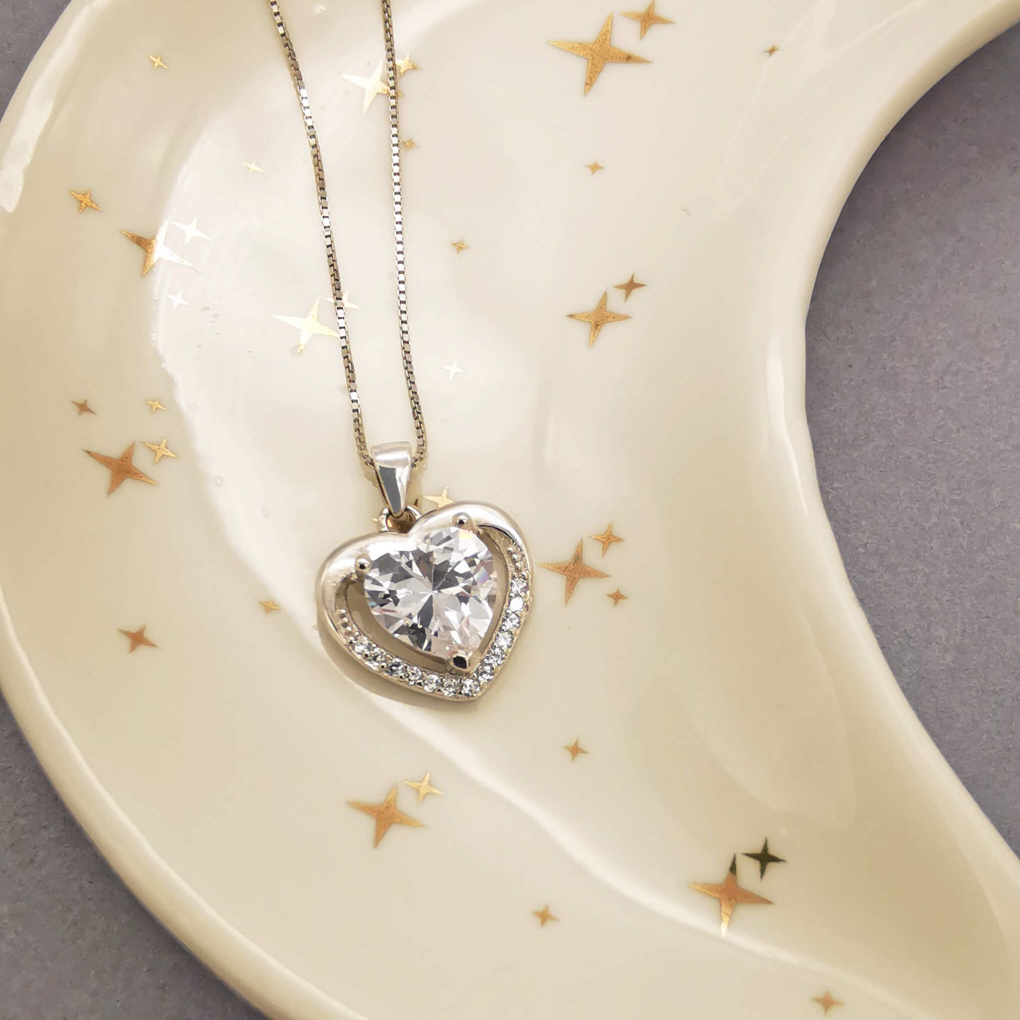 Personalized Mother’s Day Photo Necklace – A Heartfelt Gift for Mum