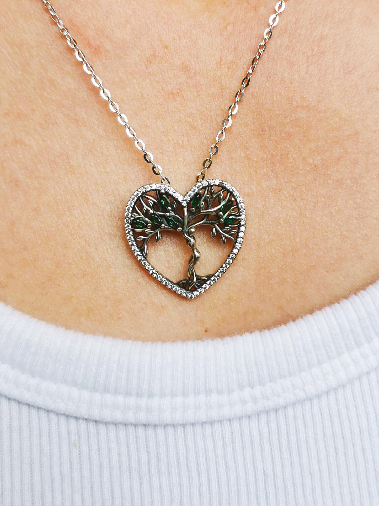 Sterling Silver Family Tree Necklace with Green Zircon – Meaningful Gift for Family, Mother’s Day, Birthdays & More