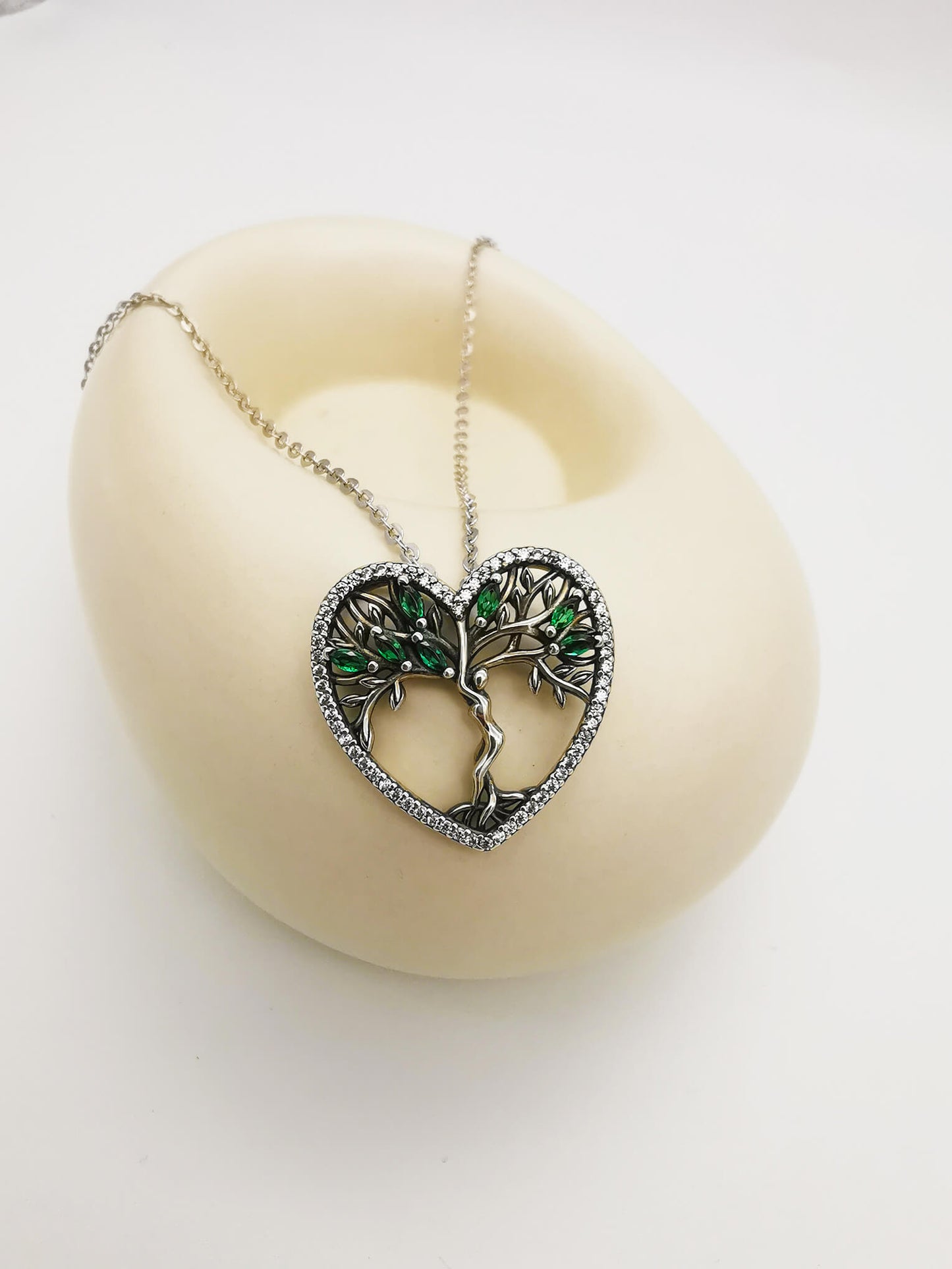 Sterling Silver Family Tree Necklace with Green Zircon – Meaningful Gift for Family, Mother’s Day, Birthdays & More