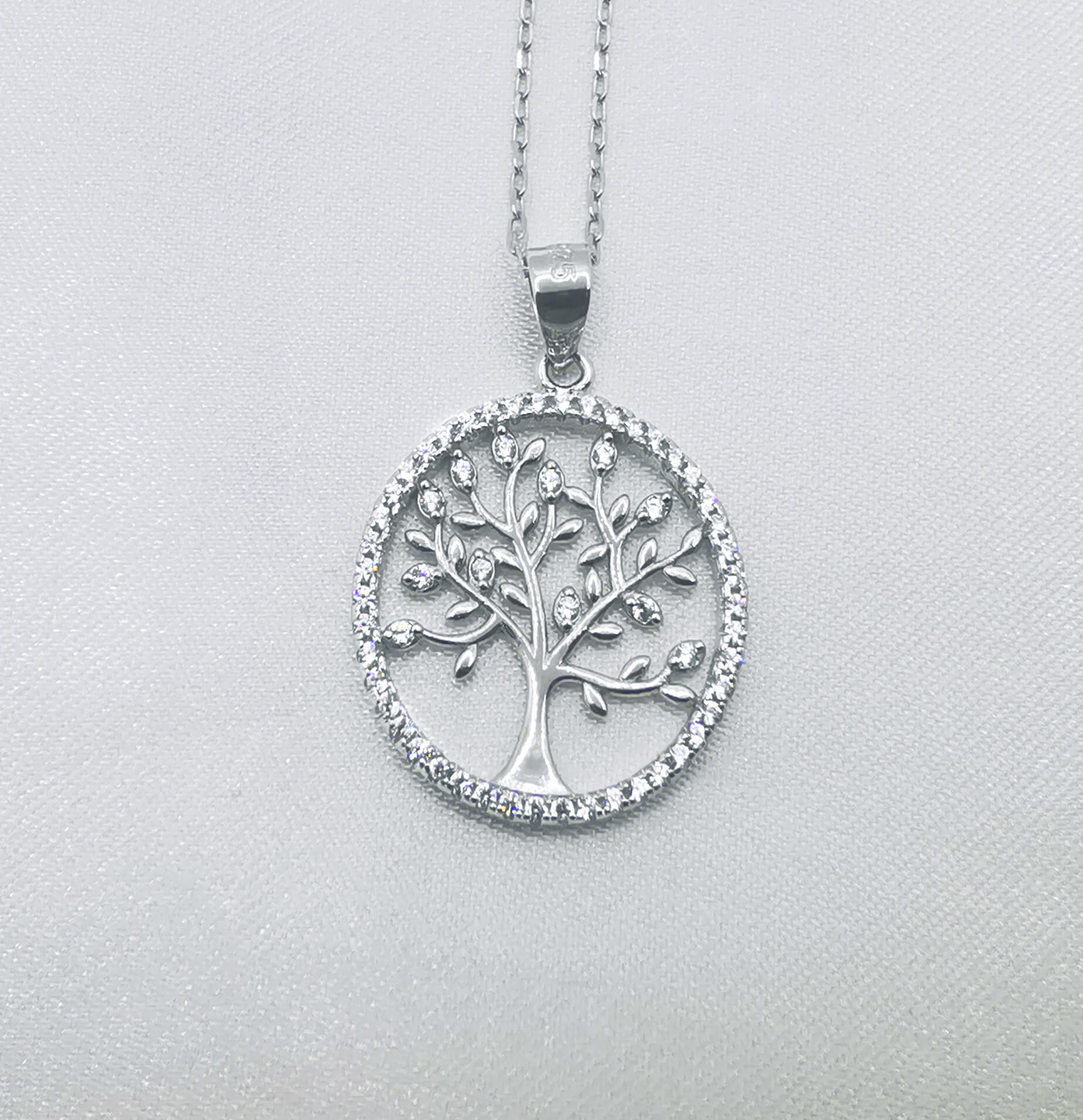 High quality 925 sterling silver tree of life pendant round with cubic zirconia details. Beautiful necklace.